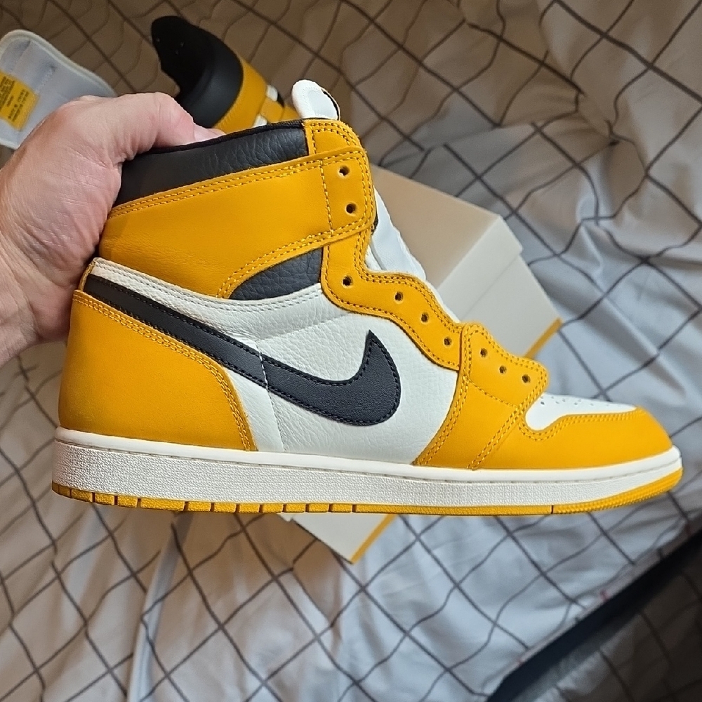 Nike High-Top Sneakers Yellow and White - Picture 10 of 13